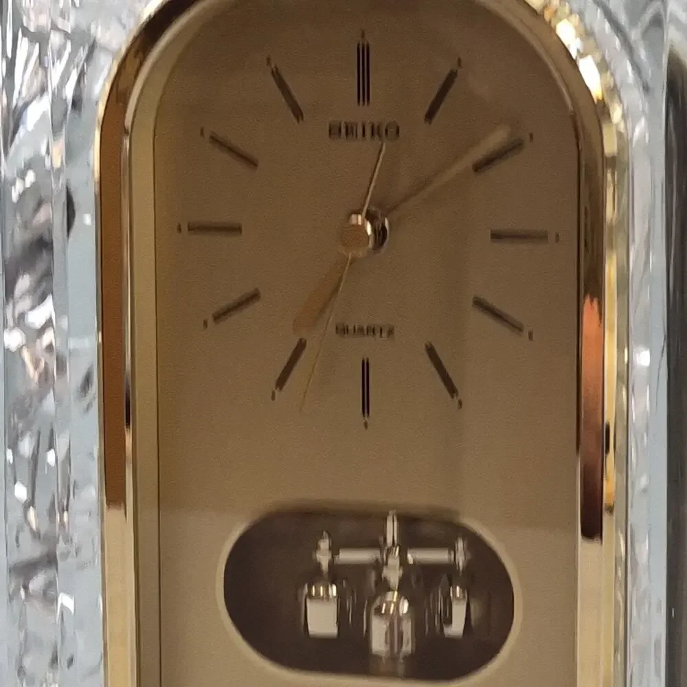 Vintage Seiko Cut Glass Quartz Lead Crystal Desk Clock w/ Pendulum QQZ127S Japan